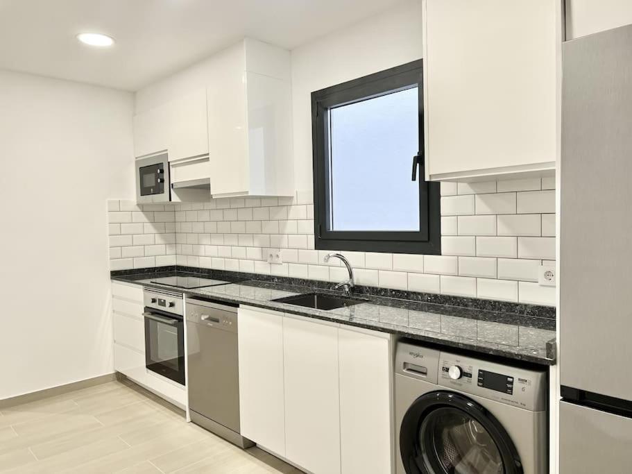 Moderno Apartamento Con Terraza En La Azotea โรเซส ภายนอก รูปภาพ