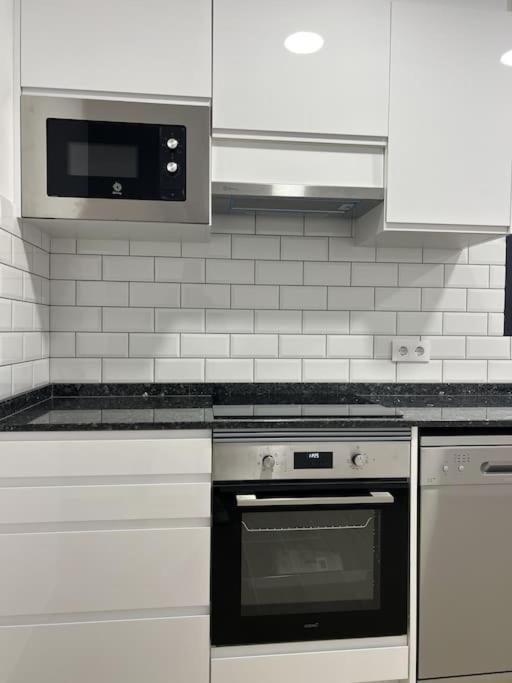 Moderno Apartamento Con Terraza En La Azotea โรเซส ภายนอก รูปภาพ