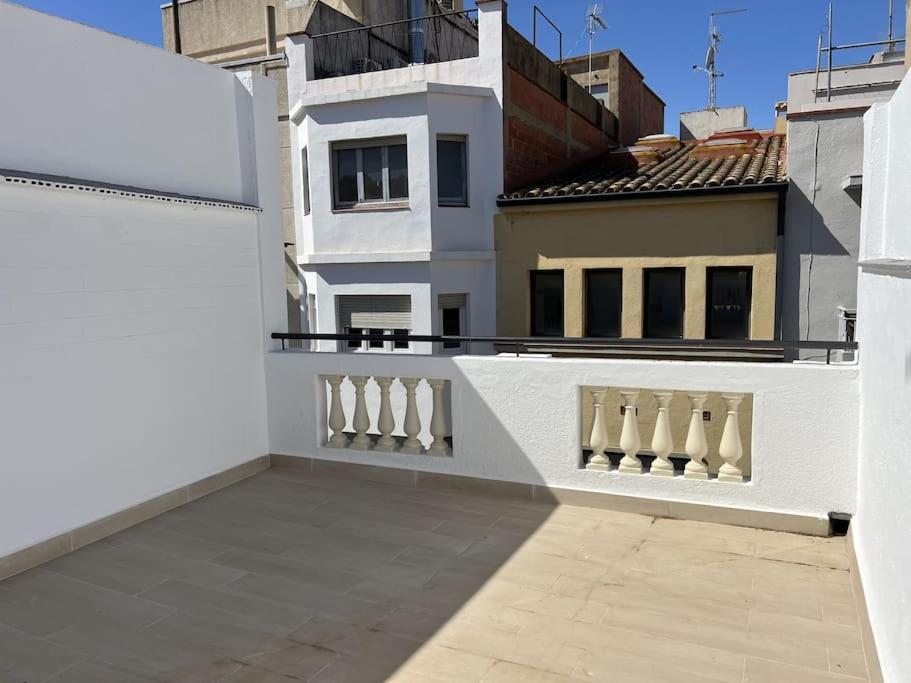 Moderno Apartamento Con Terraza En La Azotea โรเซส ภายนอก รูปภาพ